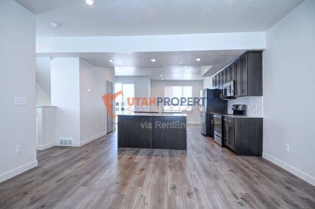 Building Photo - 1058 W 360 S