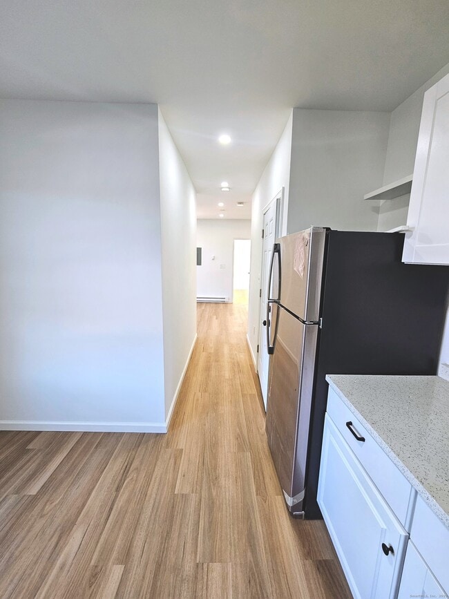 Building Photo - 1153 Main St