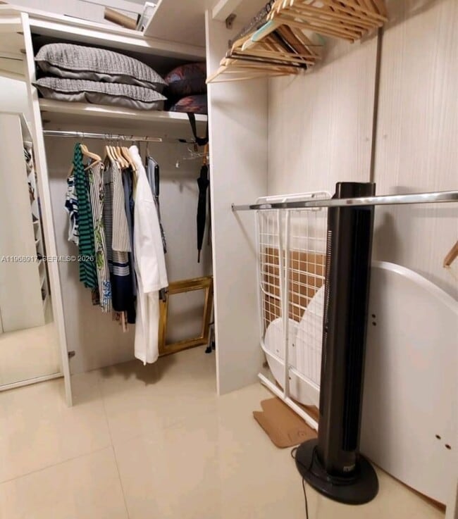 Building Photo - 2020 N Bayshore Dr