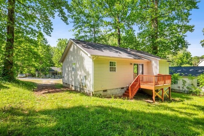 Building Photo - NW Home - Updated Kitchen and Bathrooms, Wood Laminate Flooring, Deck, Must See!
