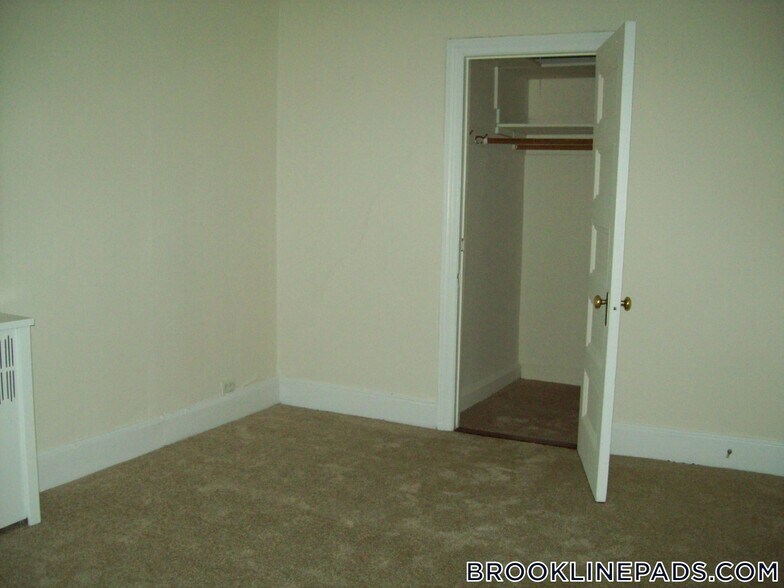 Building Photo - 1223 Beacon St