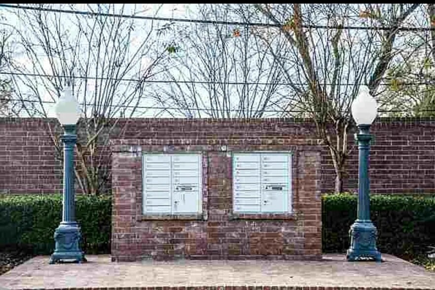 Building Photo - 13 Stonebrook Ct