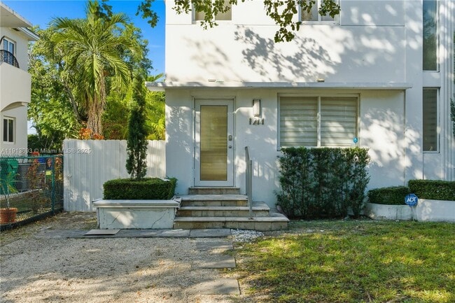 Building Photo - 1244 SW 13th Ave