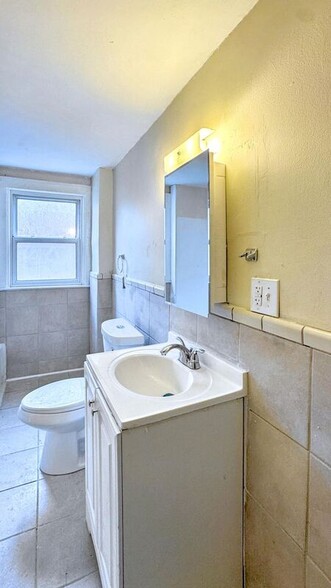 Building Photo - 3743 W Grand St