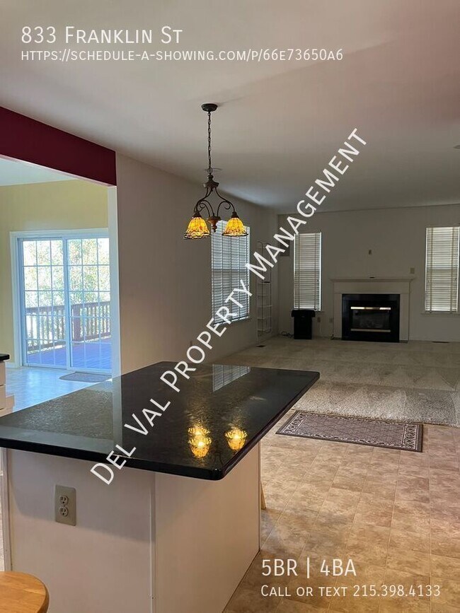 Building Photo - 833 Franklin St