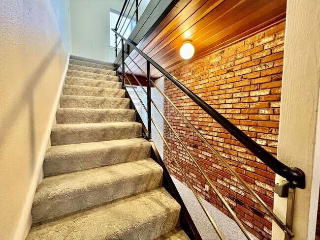 Building Photo - 2016 Canal Dr