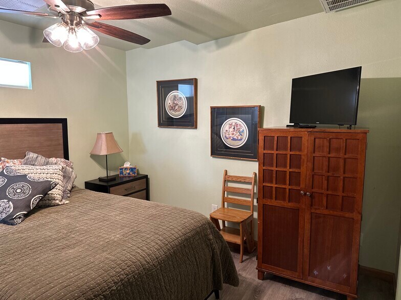 Bedroom and desk cabinet - 400 Main St
