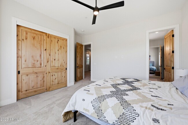 Building Photo - 6896 E Lomas Verdes Dr