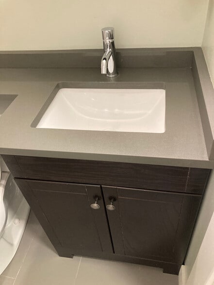 Building Photo - 696 Elm Pl