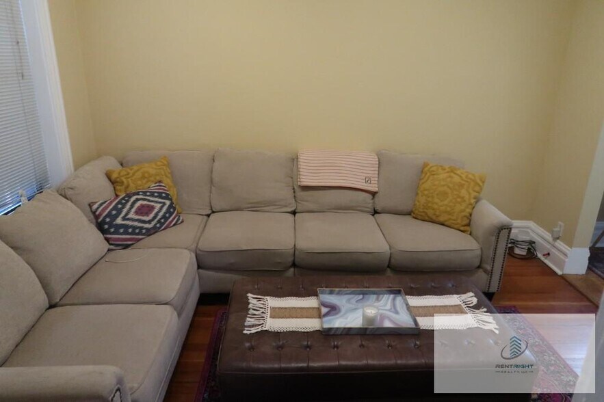 Building Photo - 1311 N Bosworth Ave