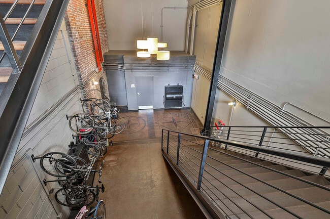 Building Photo - 675 Greenwood Ave NE