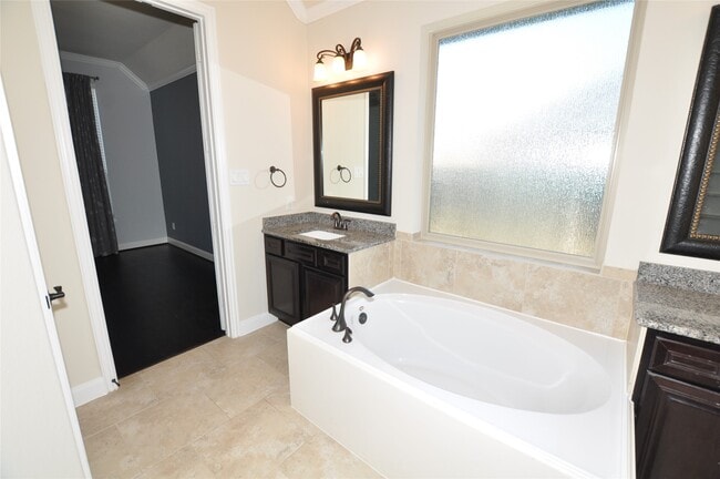 Building Photo - 13315 Maywater Crest Ct
