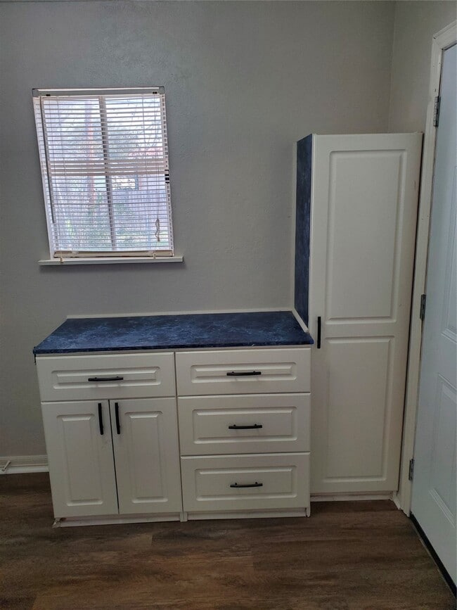 Building Photo - 1205 2nd St