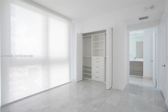 Building Photo - 650 NE 32nd St