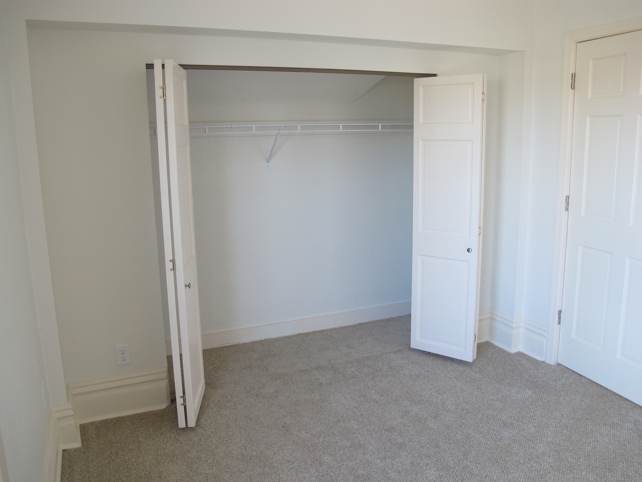 Building Photo - 115 16th Ave SW