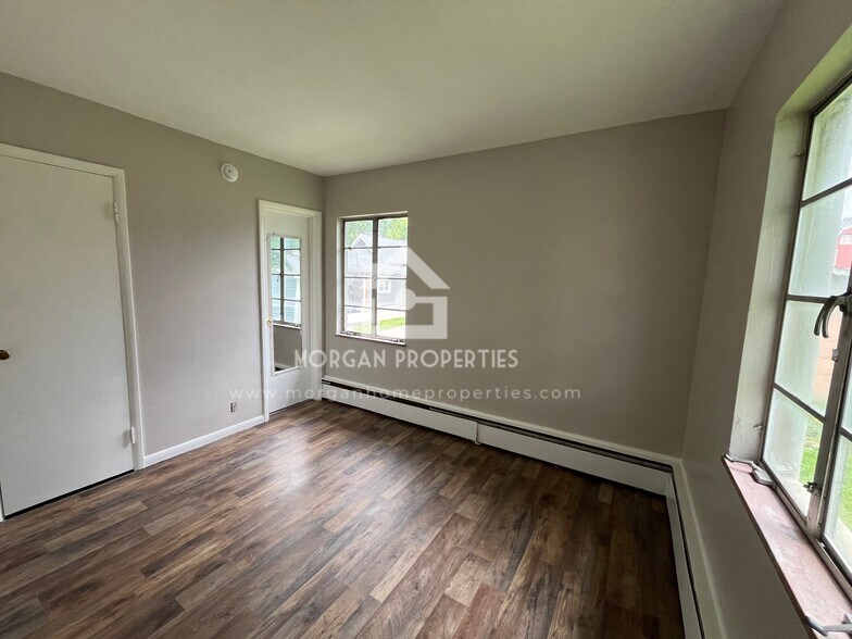 Building Photo - 338 S Pendleton Ave