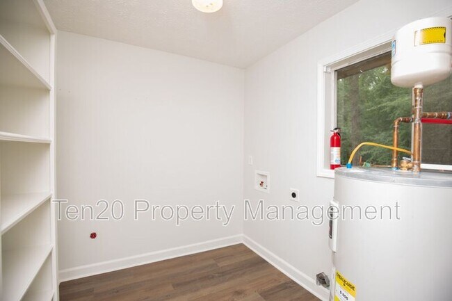 Building Photo - 4034 Savannah Dr