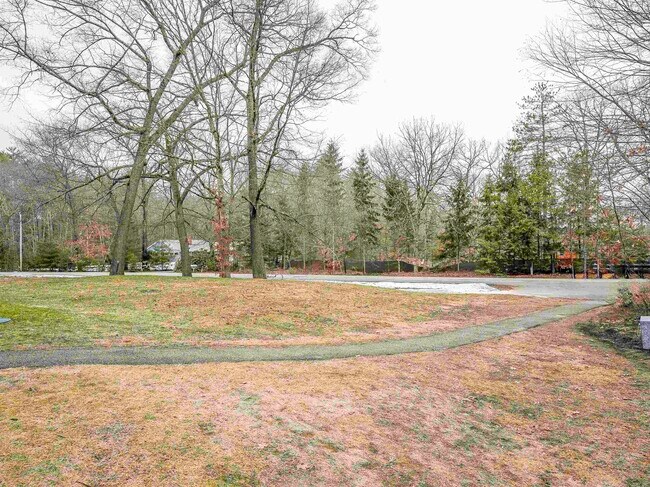 Building Photo - 4 Linda Ln