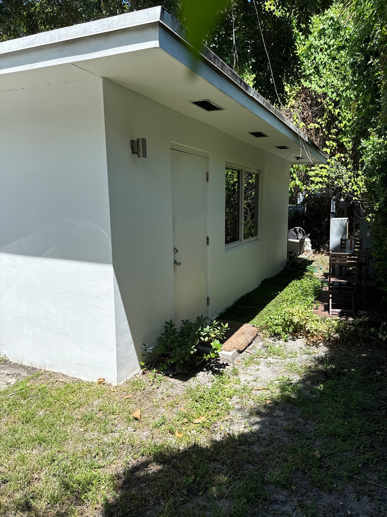 Building Photo - 400 NE 110th Ter