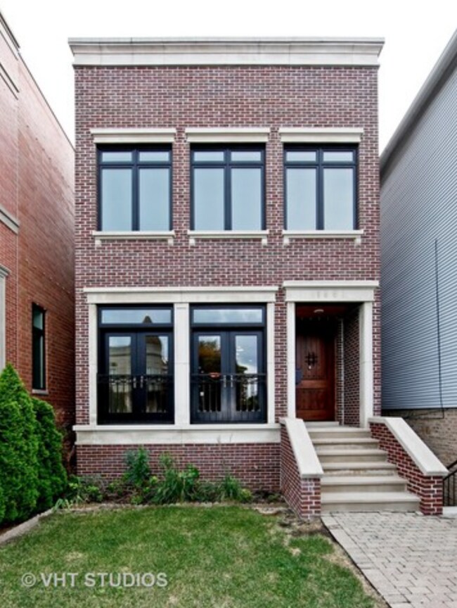 Building Photo - 1661 W Wrightwood Ave