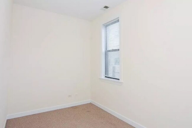 Building Photo - 4712 N Sheridan Rd