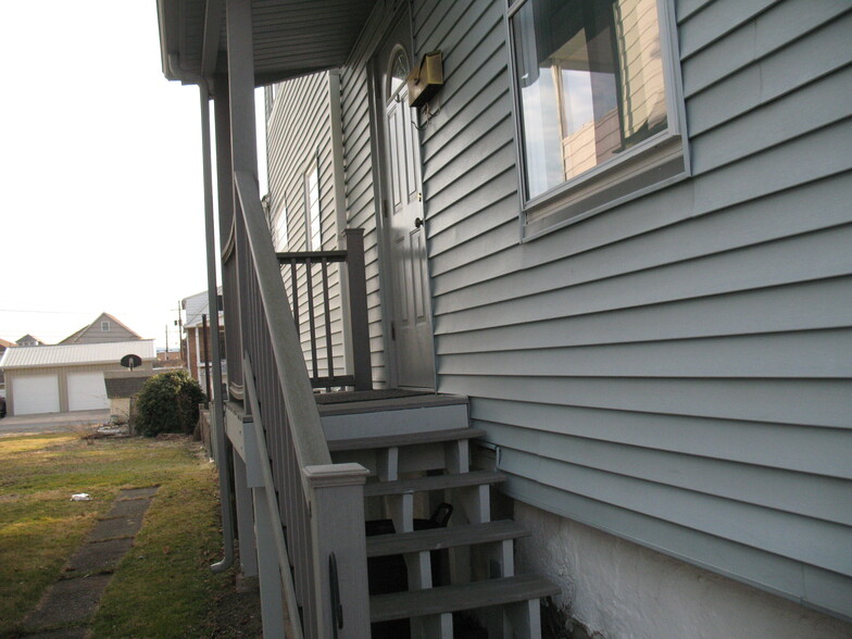 Primary Photo - 81 E Merritt St