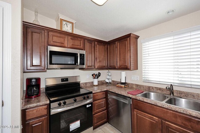 Building Photo - 6066 S Oakmont Dr