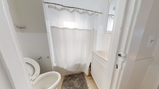 Building Photo - 9 Winship St