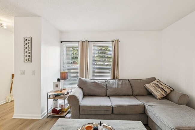 Building Photo - Stunning remodel