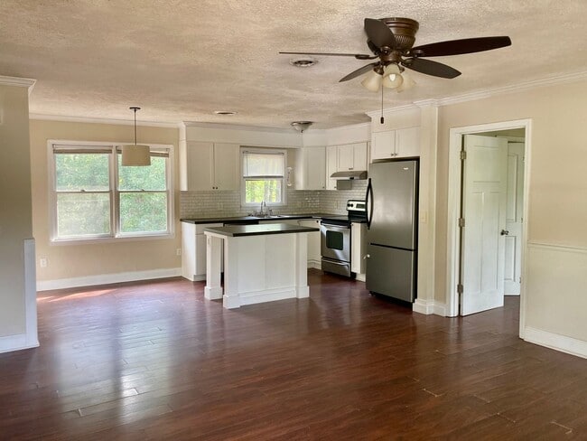 Building Photo - 444 Cherokee Dr