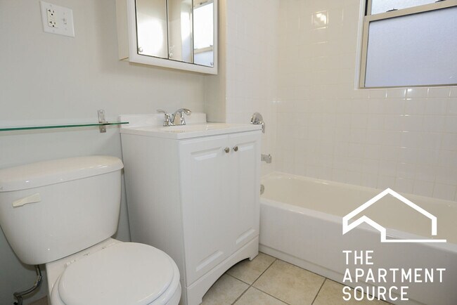 Building Photo - 1932 W Winona St