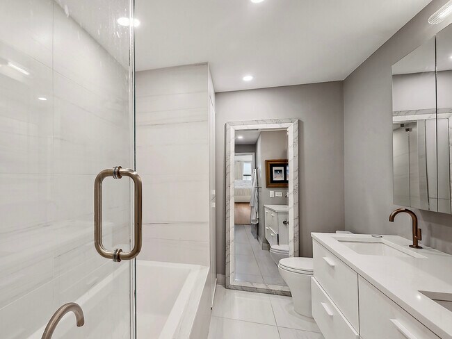 Building Photo - 1240 N Lake Shore Dr