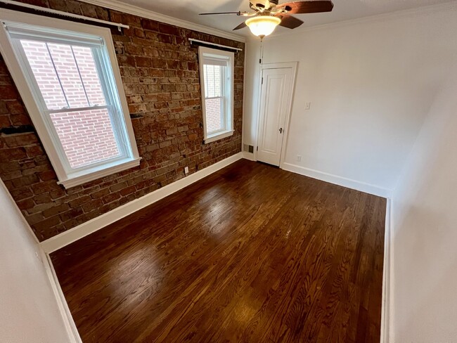 Building Photo - Charming 2-Bedroom Retreat in St. Louis – ...