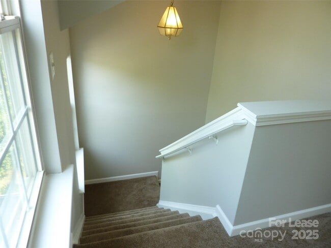 Building Photo - 8841 Laurel Run Dr