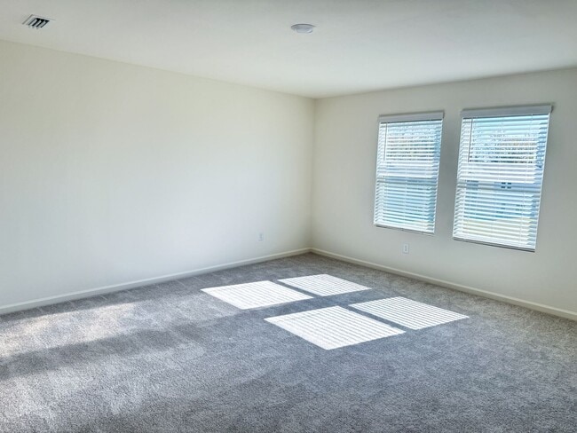 Building Photo - Brand new 2100sqft 4-bedroom / 3-Bath in t...