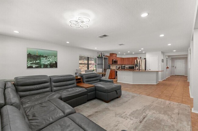 Building Photo - 14224 Lake Victor Dr