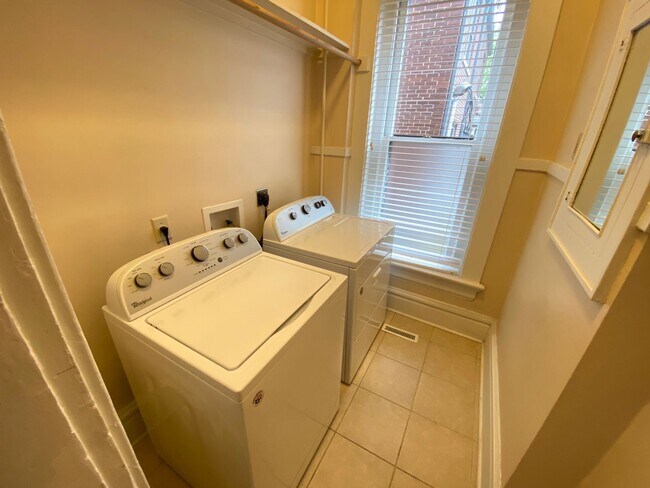 Building Photo - Neil Ave 1043-1045 NCR