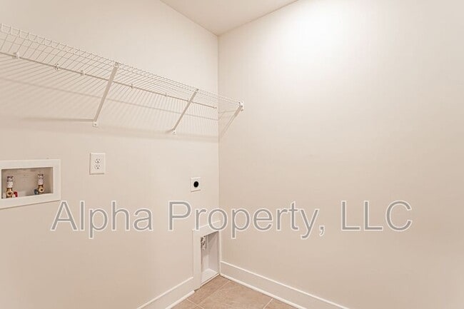 Building Photo - 212 Round Back Way