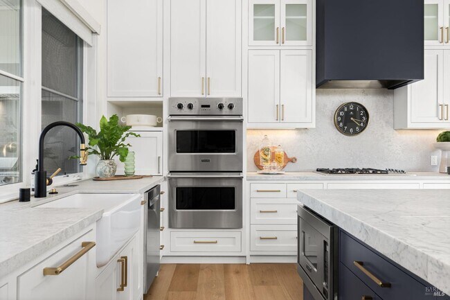 Building Photo - 987 Mark West Springs Rd