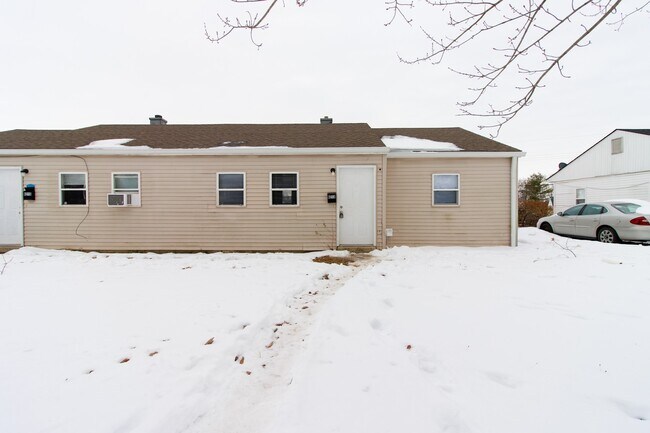 Building Photo - 6213 Commodore Dr