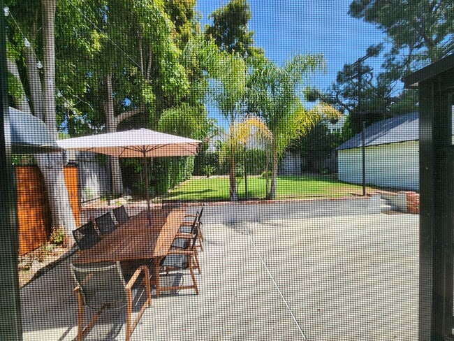 Building Photo - 1230 Oak Cir Dr