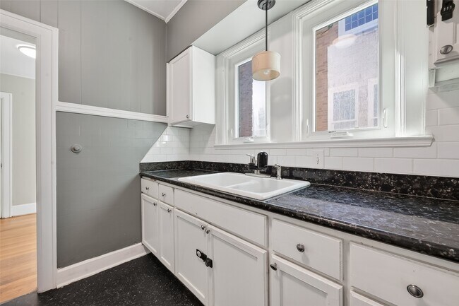 Building Photo - 3410 Austin St