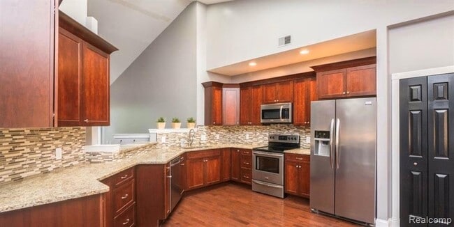 Primary Photo - 41475 Copper Creek Dr