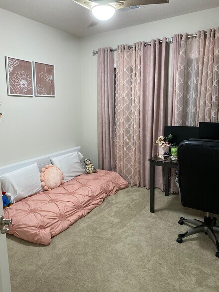 Building Photo - 2008 Hemlock Ln