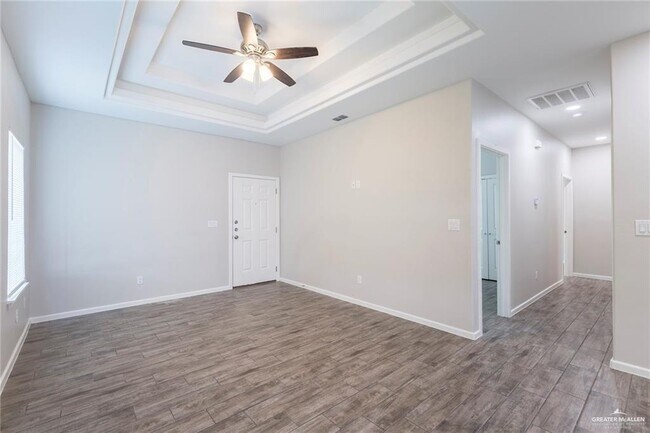Building Photo - 5905 Sandpiper Ave