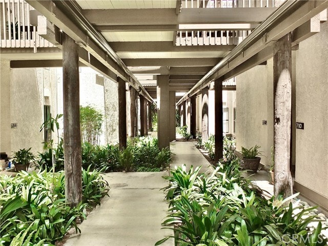 Building Photo - 7321 Marina Pacifica Dr N