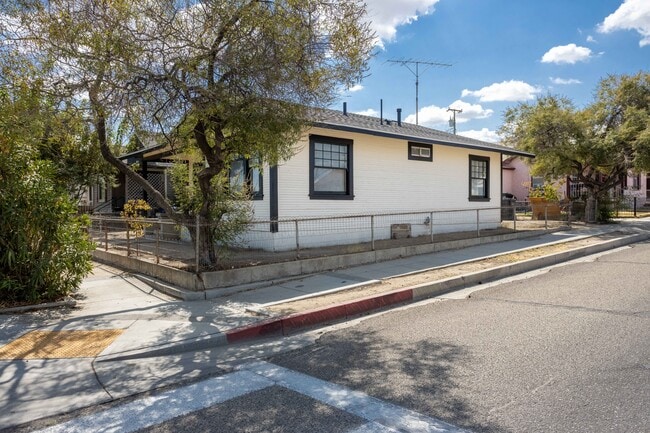 Building Photo - 331 San Emidio St