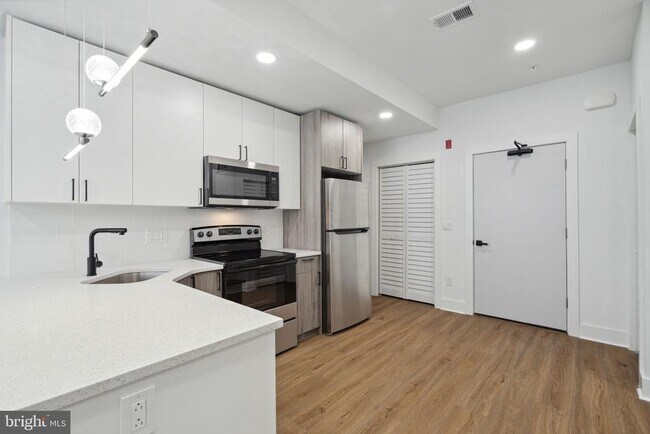 Building Photo - 528 W Berks St