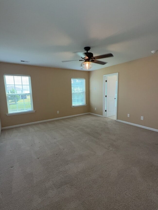 Building Photo - 838 Redbud Ln