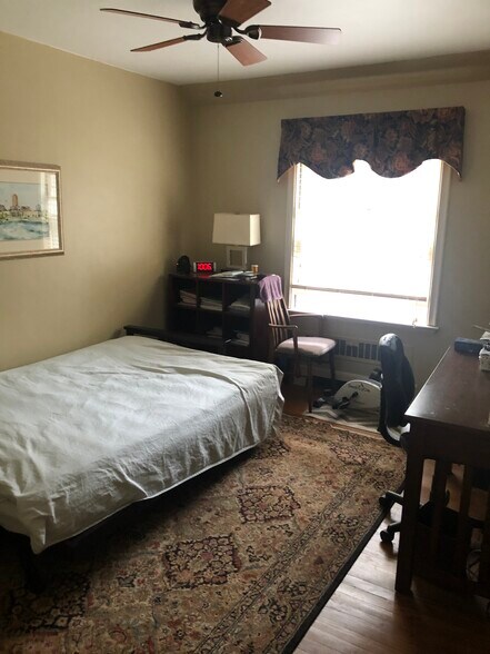 Guest bedroom or office - 6533 W Wisconsin Ave